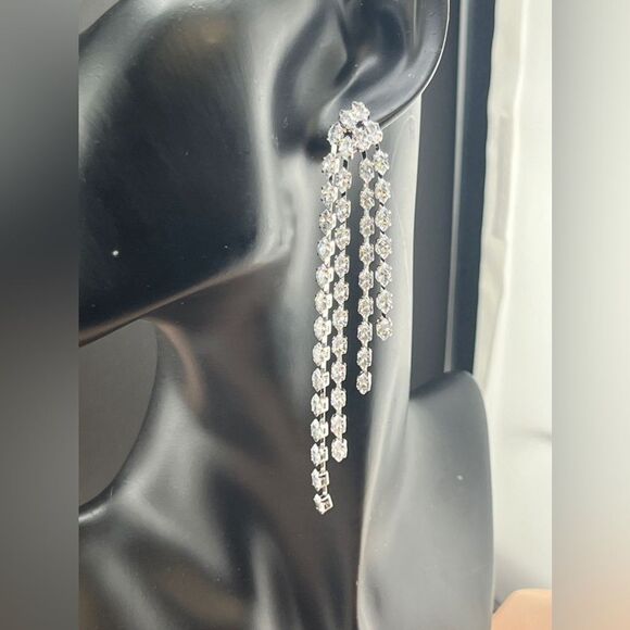 Elegant Rhinestone Dangle Earrings - Picture 5 of 7